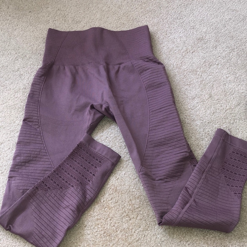 Super cute pink/purple ish leggings